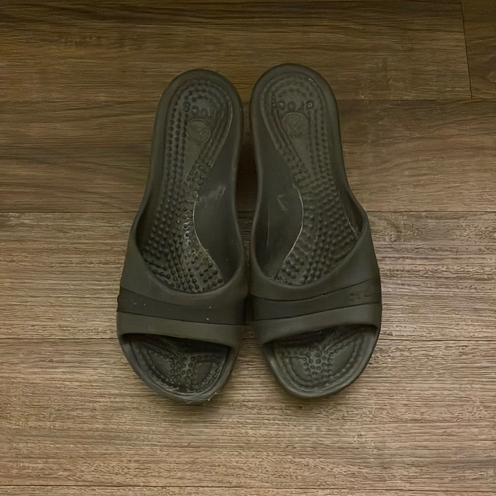Black Crocs wedges size 6